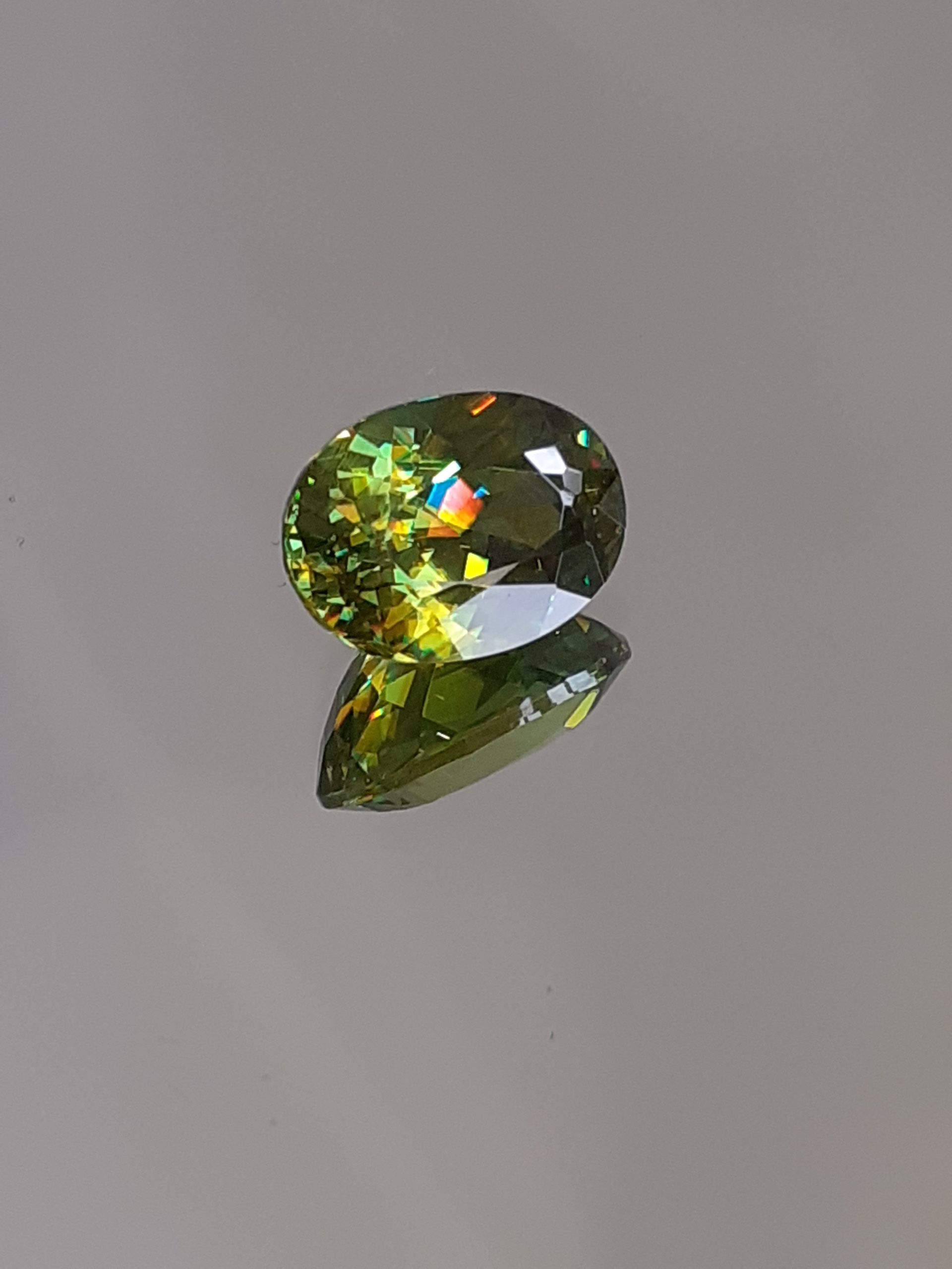 RARE !! JOLIE SPHENE JAUNE VERT DE MADAGASCAR : 1,51 CARAT ★★ p455.129t