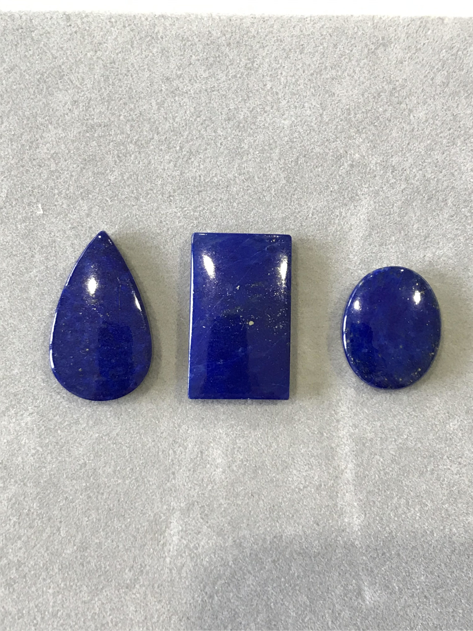 LapisLazuli AAA (Lot) Helios Gems Expert gemmologue à Lyon négociant en pierres précieuses LapisLazuli AAA (Lot) Helios Gems Expert gemmologue à Lyon négociant en pierres précieuses
